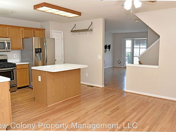 3rd image of 240 Arcadia Shores Cir