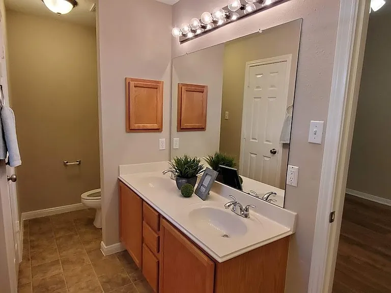 1207 Toby Ln — Photo 12