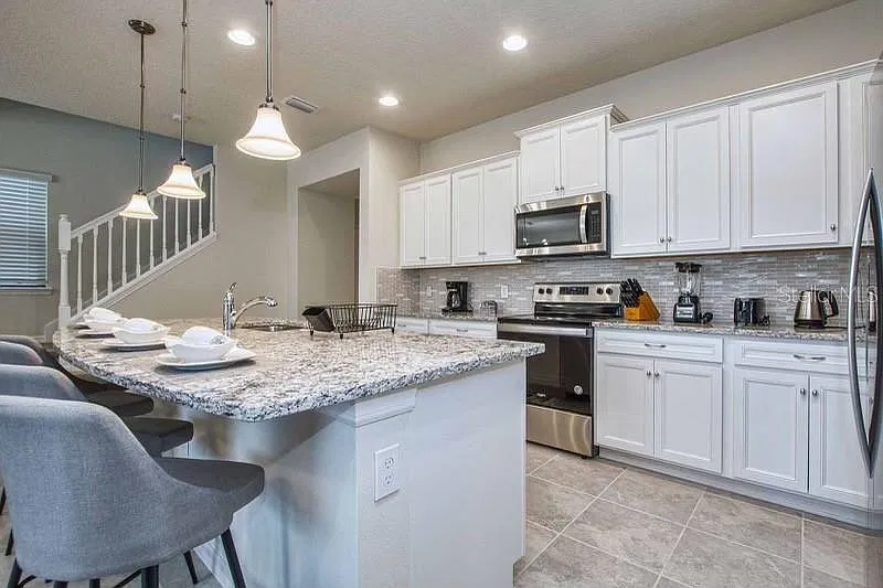 5 bed, 4.5 bath, 2265 sqft, $3,250 — Photo 4