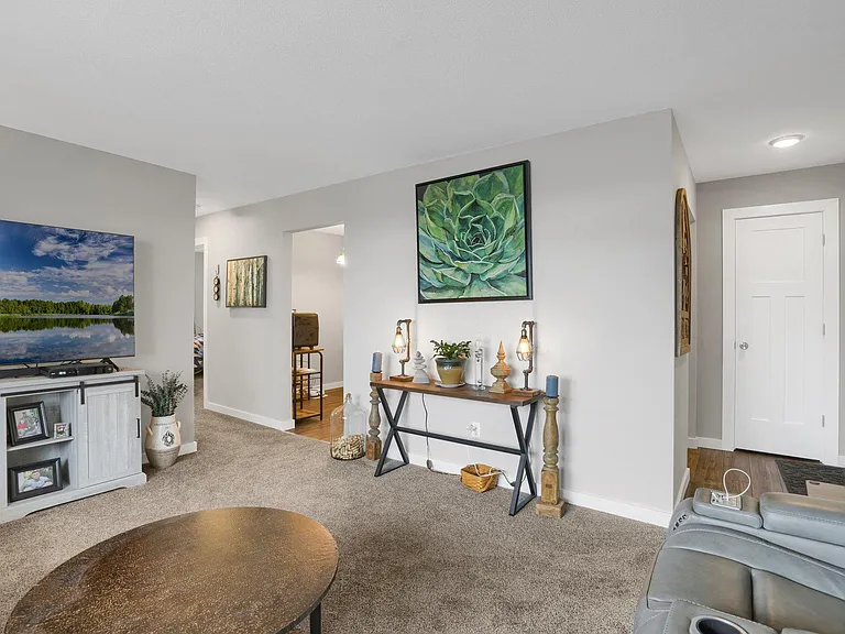 609 Market St S #8 — Photo 3