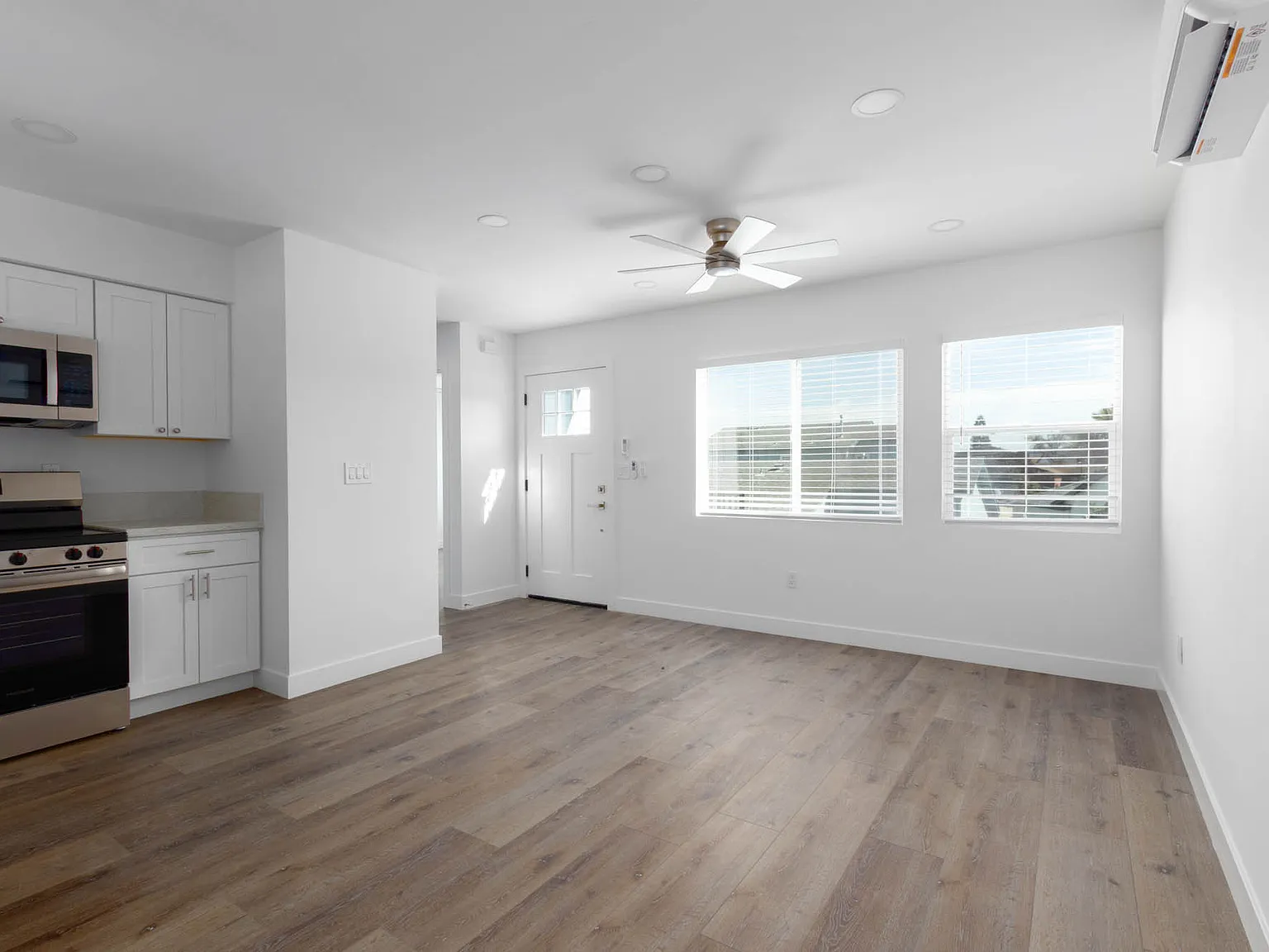 1 bed, 500 sqft, $2,200 — Photo 3