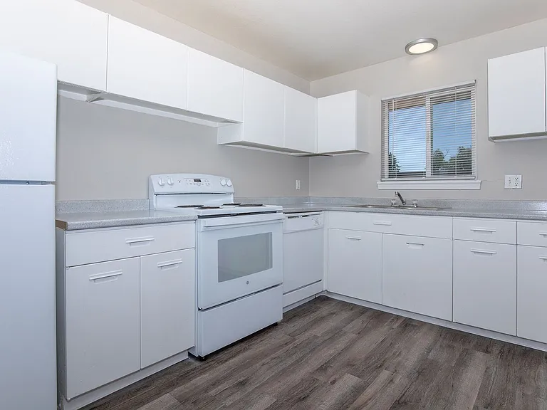 De Cortez Apartments — Photo 27
