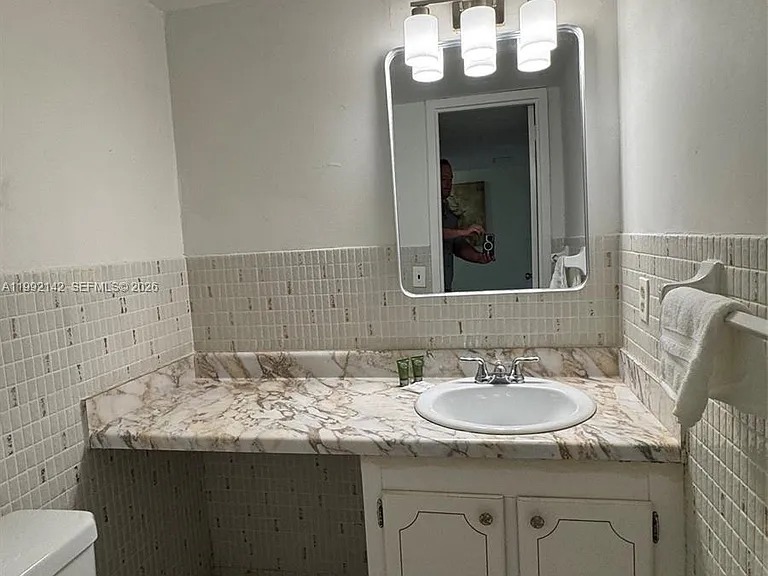 2200 E Hallandale Beach Blvd #605 — Photo 12