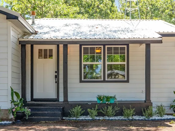 403 5th St, Blanket, TX 76432