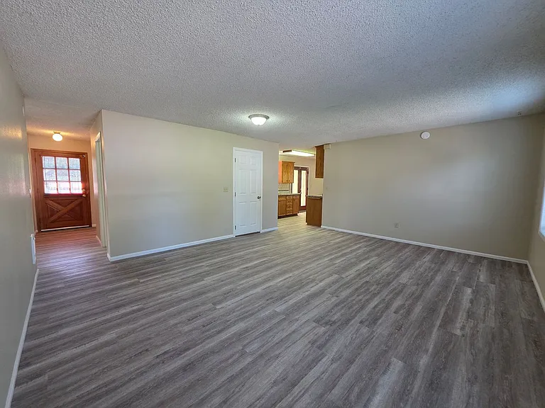 300 Federal Ln — Photo 6