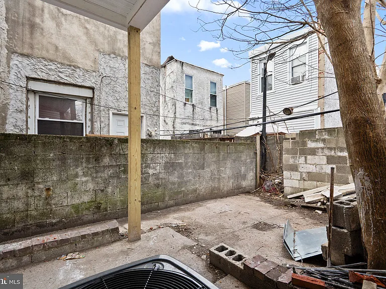 2055 Dickinson St — Photo 23