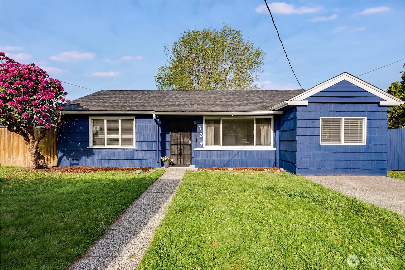 729 Woodford Avenue N photo 1