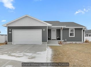 528 Schmidt Cir, Grand Island, NE 68803