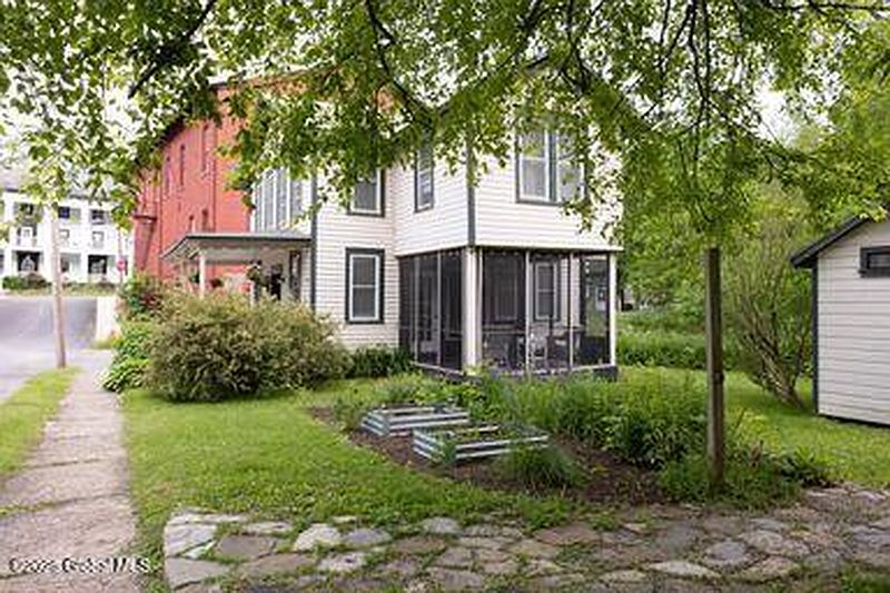 4th image of 105 Division Street
