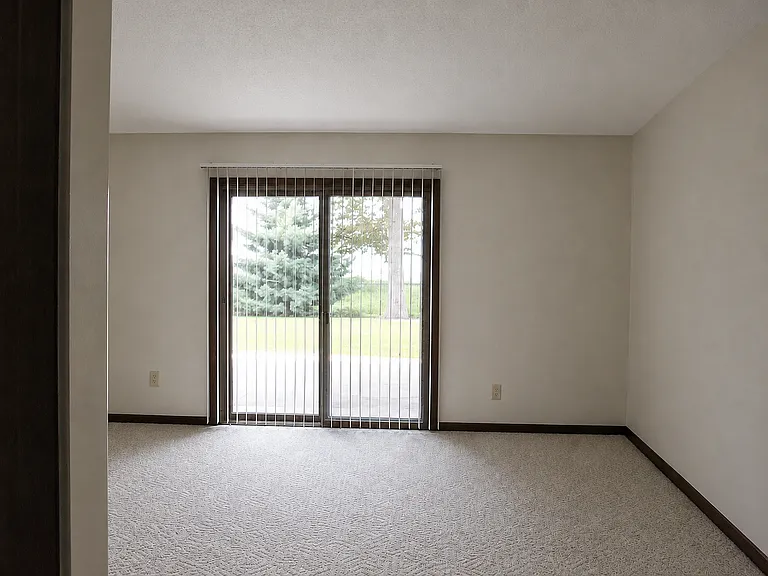 1702 Maynard Dr — Photo 4