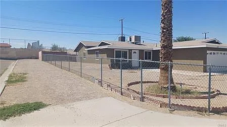 690 Arbor Way — Photo 3