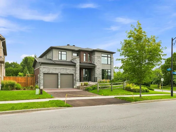 521 Bridgeport Ave, Ottawa, ON K4M 0E9