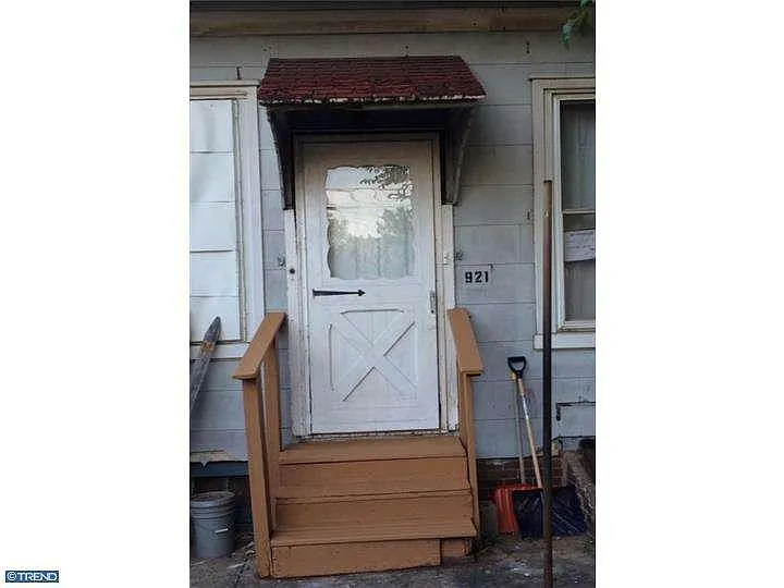921 W Marshall St photo 1