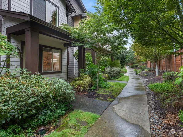 10384 157th Place NE #103, Redmond, WA 98052