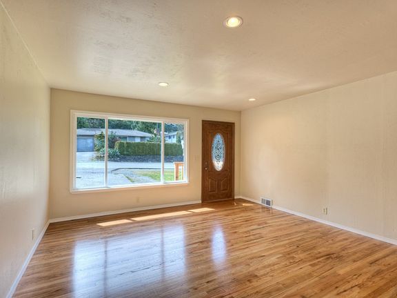 5th image of 3242 S 162nd St
