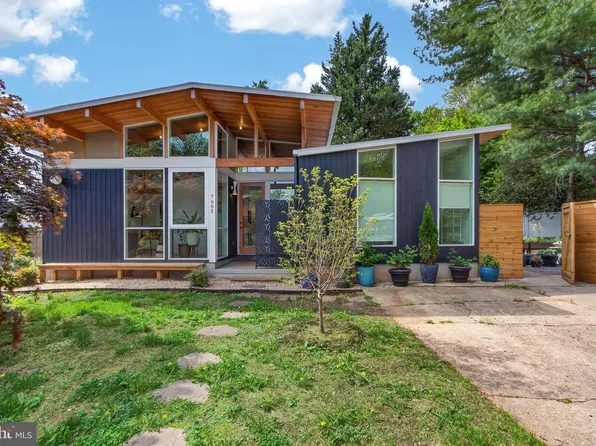 7905 Sycamore Dr, Falls Church, VA 22042