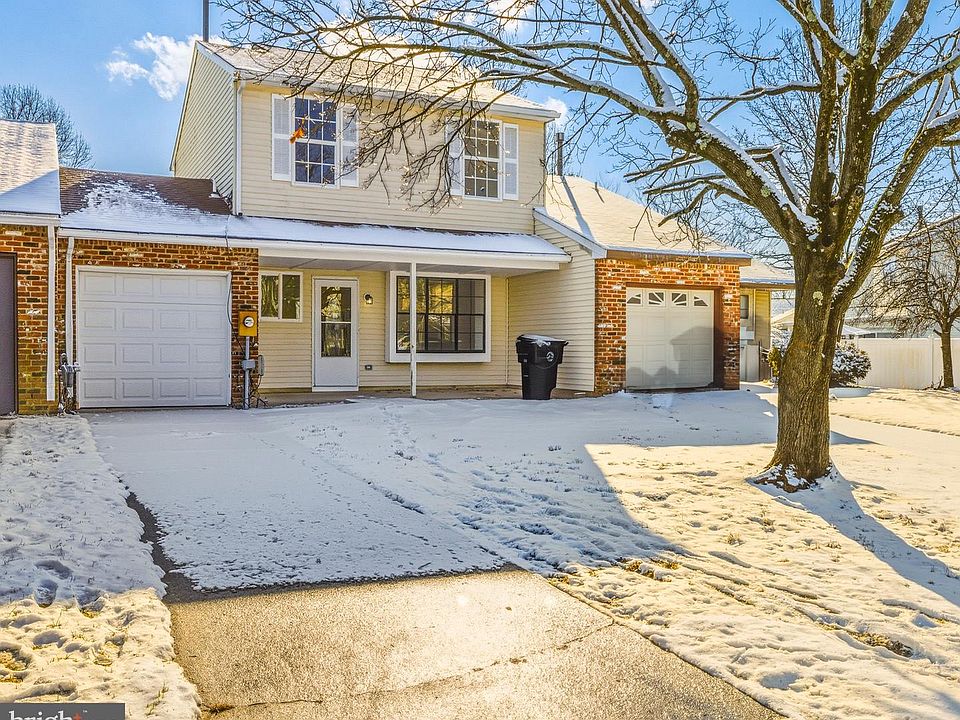 1st image of 10 Heywood Ln