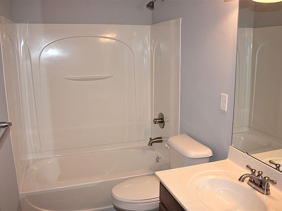 4th image of 664 Radnor Ln