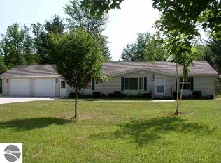 9244 Pine Circle Dr W, Rapid City, MI 49676