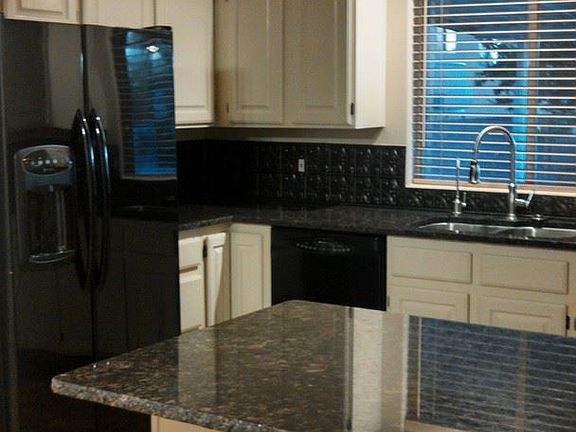 4th image of 779 N Warm Springs Dr