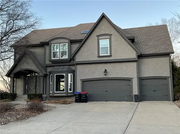 424 NE Oaks Ridge Dr, Lees Summit, MO 64064