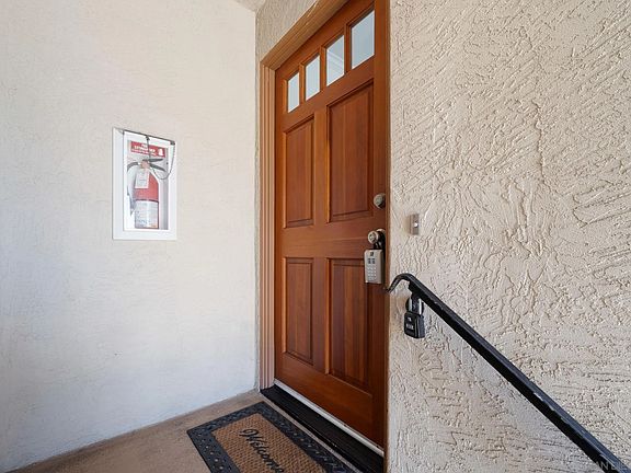 5th image of 4094 Mississippi St Unit 4
