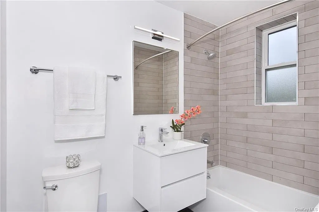 1 bed, 827 sqft, $3,150 — Photo 2