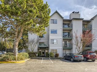 1522 NE 175th St UNIT 102, Shoreline, WA