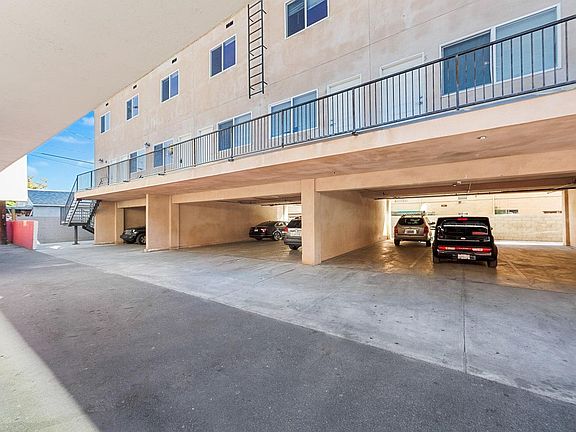 5th image of 14161 Delano St APT 1
