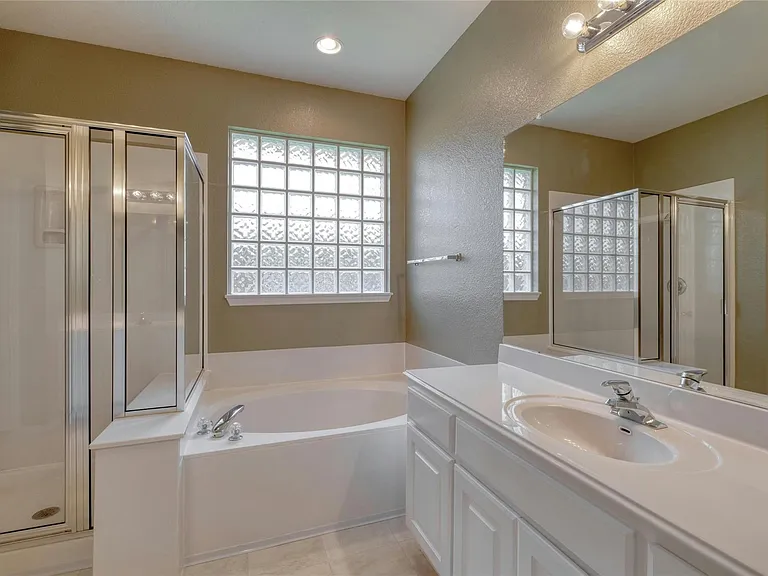 2310 Kristen Ln — Photo 16