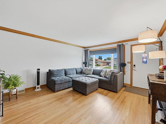 4th image of 10352 Leslie Ln