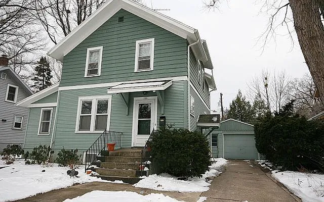 703 E Oregon St photo 1