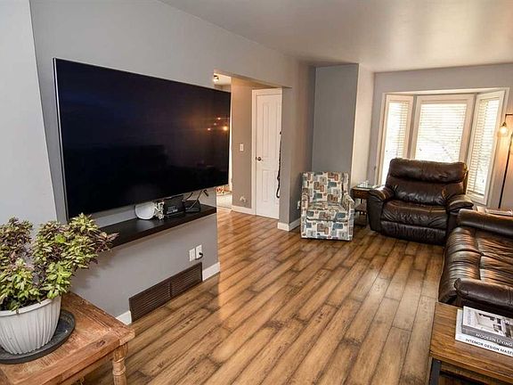 2nd image of 100 W Coach Manor Rise SW