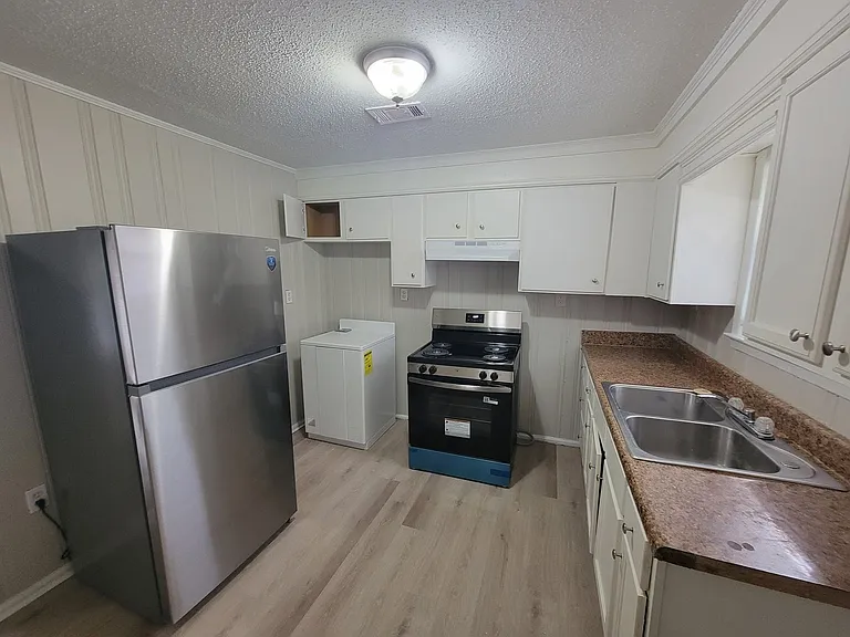 2111 Dyer St — Photo 14