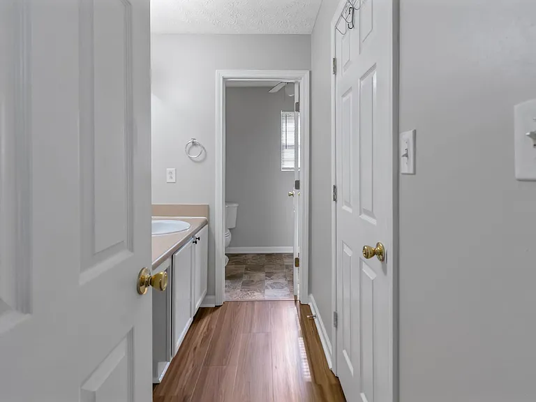 97 Livingston Ln — Photo 15