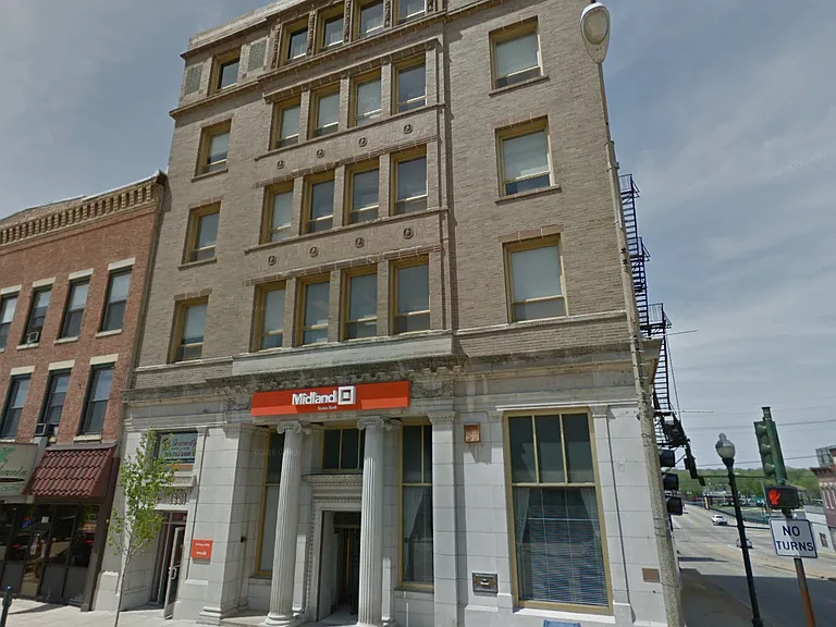 101 W 1st St #101 — Photo 4
