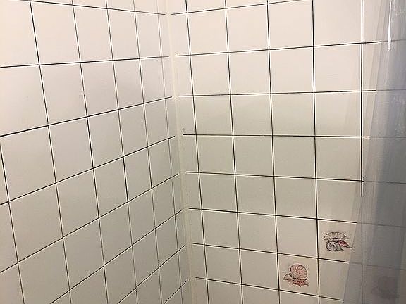 # 1Full shower and tub