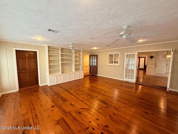 4th image of 100 Coachmans Rd