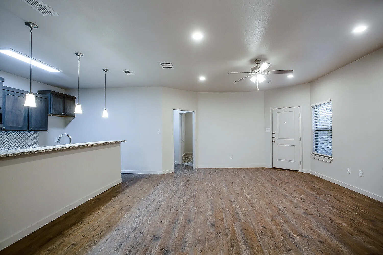 3 bed, 2.0 bath, 1518 sqft, $1,595 — Photo 4