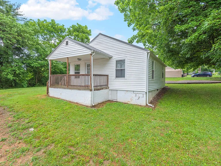 1709 Forrester Rd — Photo 2
