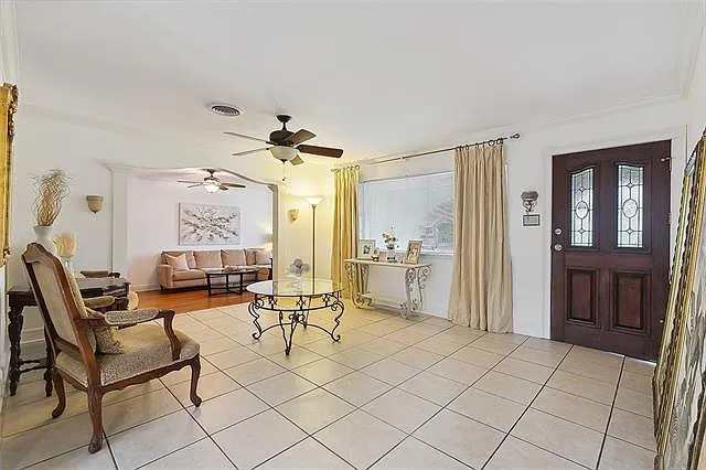 4 bed, 3.0 bath, 2028 sqft, $3,000 — Photo 4