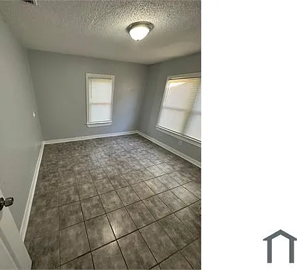 1359 W 20th St — Photo 14