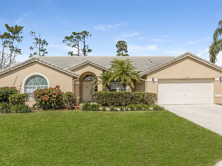 1200 Columbine Pl — Photo 1
