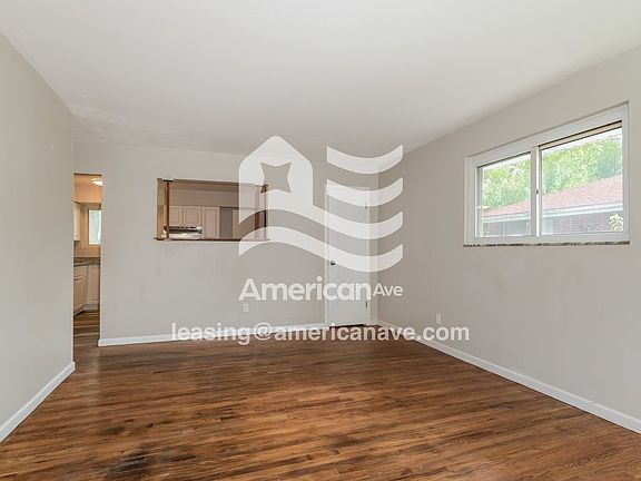 1511329_003_living_room_13885498.jpg