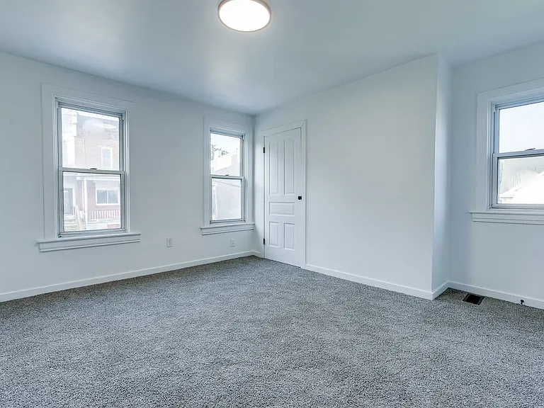 623 Lillian St — Photo 23