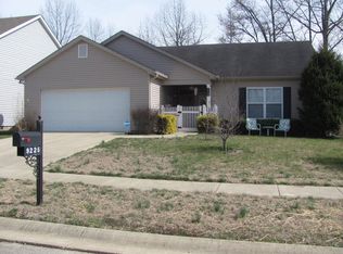 9225 River Trail Dr, Louisville, KY 40229