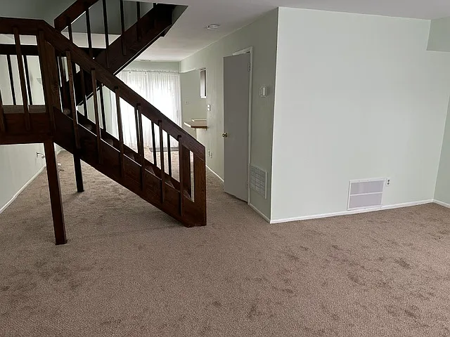 2127 Rhododendron Ct — Photo 4