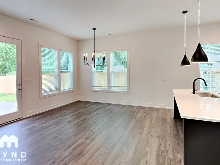 1027 Trembeth Dr — Photo 3