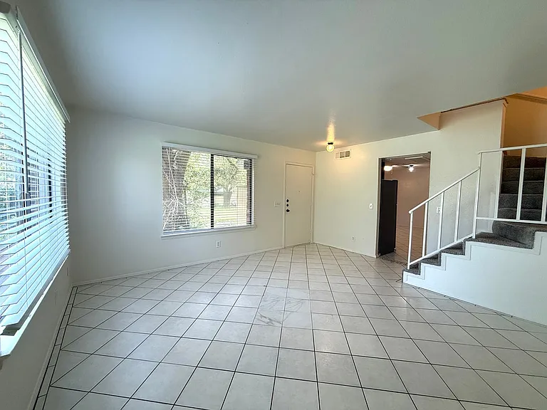 900 W Village Ln — Photo 3