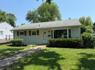 29 Roslyn Rd, Westmont, IL 60559